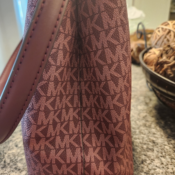 Michael Kors NWOT Pratt Medium Shoulder Bucket Bag - Picture 4 of 12